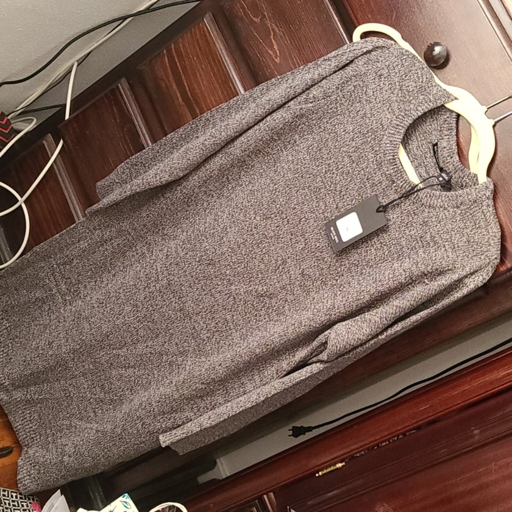 Dress sweater dress. Not super thick. Fits like XL